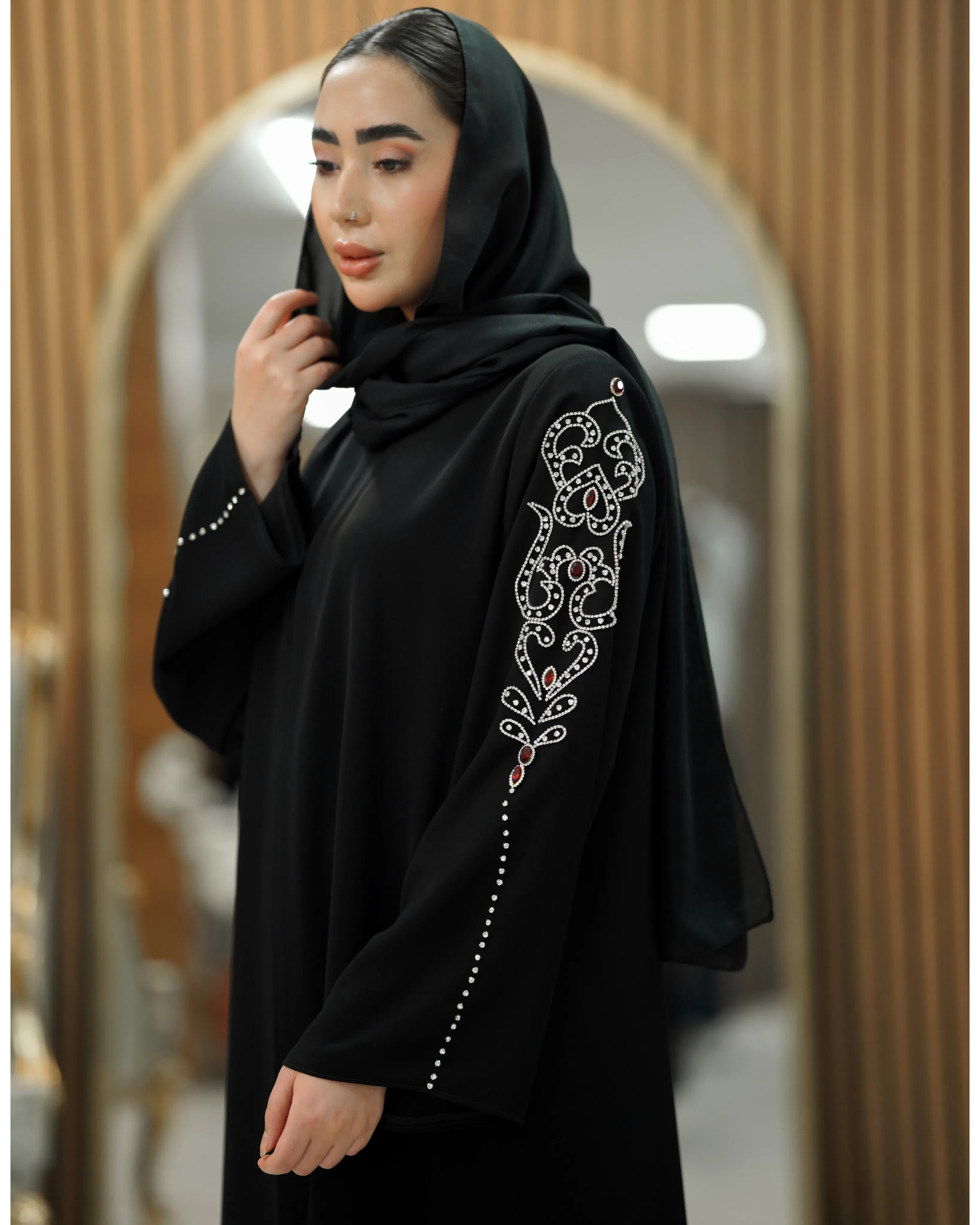 عبا جلو باز جواهردوزی شده مدل نورا